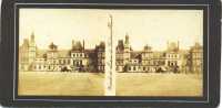 Fontainebleau - Façade du château. Attribué à Henri Plaut. cf vue coll_1_193    {%[Indexation sur stereotheque.fr]https://www.stereotheque.fr/result,13485-0%} (Fontainebleau- The castle) 