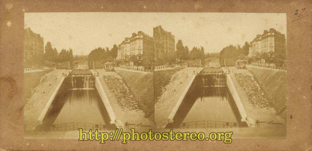 Paris - Le Canal Saint Martin.  {%[Indexation sur stereotheque.fr]https://www.stereotheque.fr/result,14492-0%} (Paris - Saint Martin. channel.) 