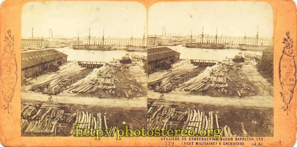 « Port militaire à Cherbourg. N°372. Ateliers de construction, bassin Napoléon. » par J.A. Vues de Frances. Par Block (Cherbourg, arsenal) 