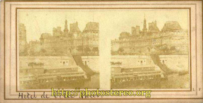 Paris - L' Hôtel de ville et la passerelle de Grèves. Signature « L.F. » Tirage Leautté Frères. (Paris - The town council.  Edited by Leautte brothers.) 